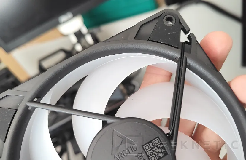 Geeknetic Arctic P12 Pro Reverse A-RGB Review 7