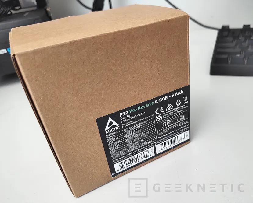 Geeknetic Arctic P12 Pro Reverse A-RGB Review 1