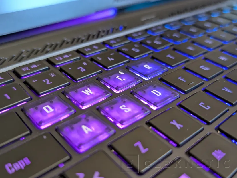 Geeknetic AORUS Elite 16 AE6H Review 6