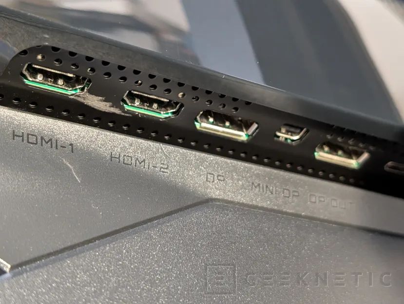 Geeknetic AORUS FO27Q5P Review 6