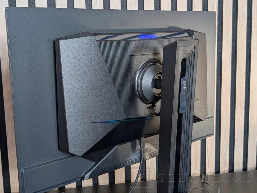 Geeknetic AORUS FO27Q5P Review 3