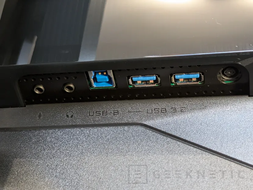 Geeknetic AORUS FO27Q5P Review 5