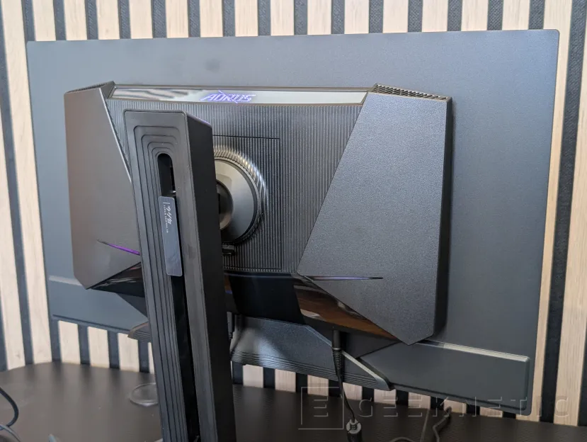 Geeknetic AORUS FO27Q5P Review 4