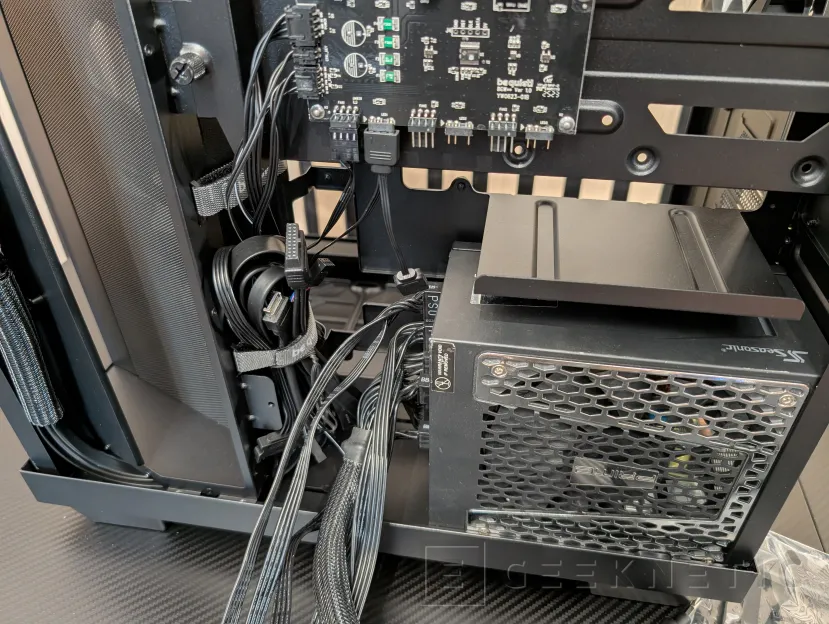 Geeknetic be quiet! Light Base 500 LX Review 13