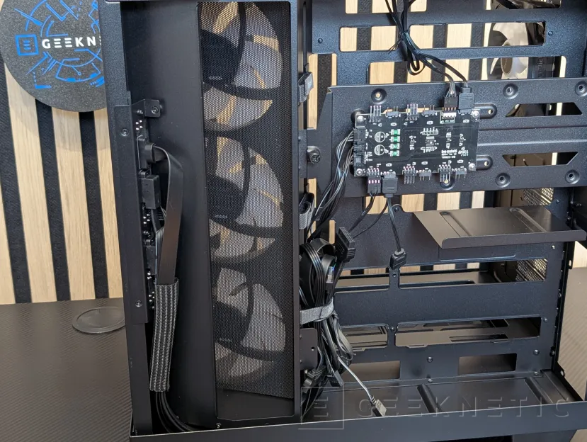 Geeknetic be quiet! Light Base 500 LX Review 16