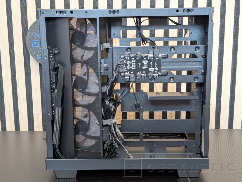 Geeknetic be quiet! Light Base 500 LX Review 5