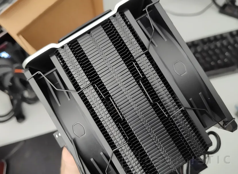 Geeknetic Cooler Master V4 Alpha 3DHP Black Review 3