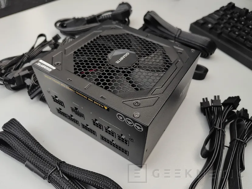 Geeknetic Gigabyte UD850GM PG5 850W Gold Review 5