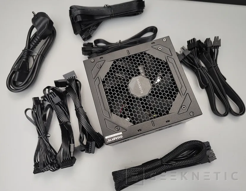 Geeknetic Gigabyte UD850GM PG5 850W Gold Review 7