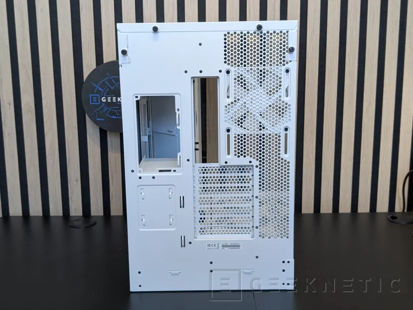 Geeknetic NZXT H9 FLOW RGB+ Review 11