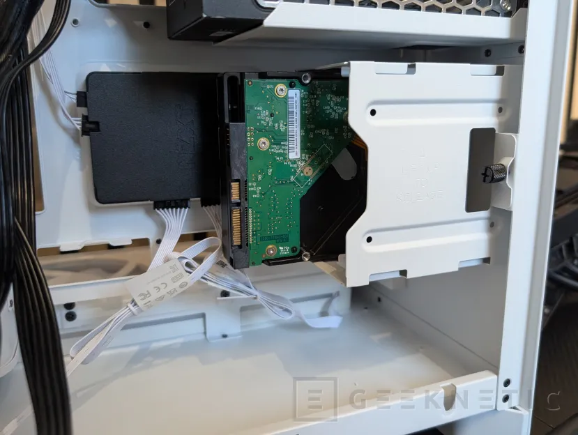 Geeknetic NZXT H9 FLOW RGB+ Review 21