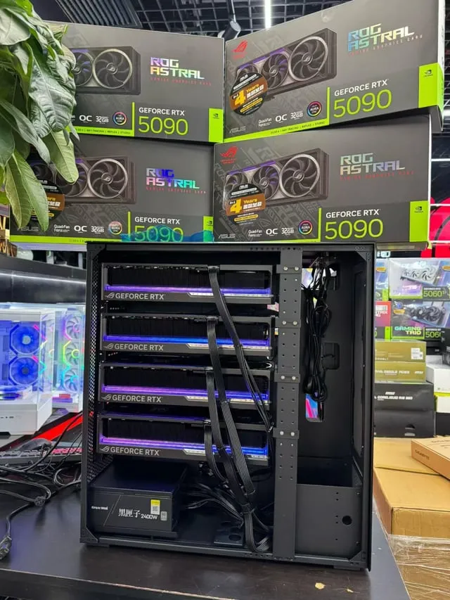 Geeknetic Un usuario de Reddit muestra su servidor con 4 RTX 5090 ASUS ROG Astral y 2 fuentes de 2.400 W cada una 4