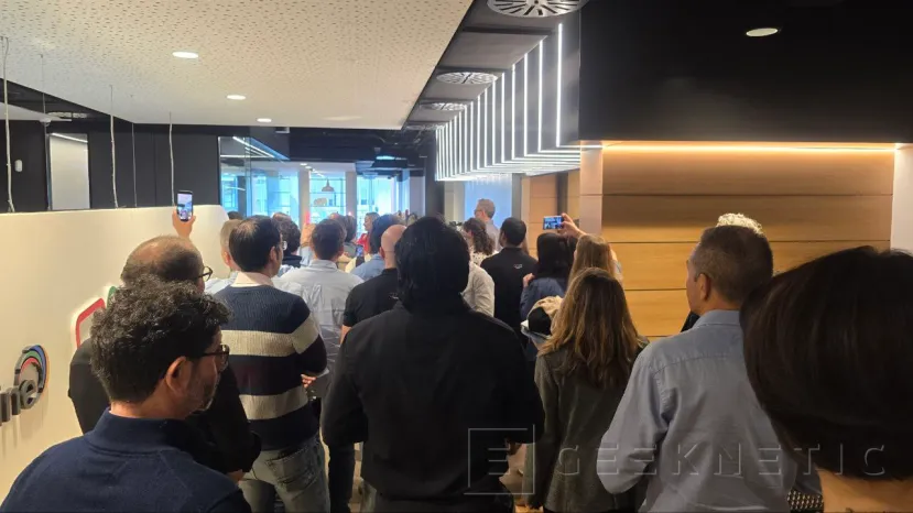 Geeknetic Zoho inaugura sus nuevas oficinas en Valencia con más de 1.000 m2 para fortalecer su presencia en el sur de Europa 6