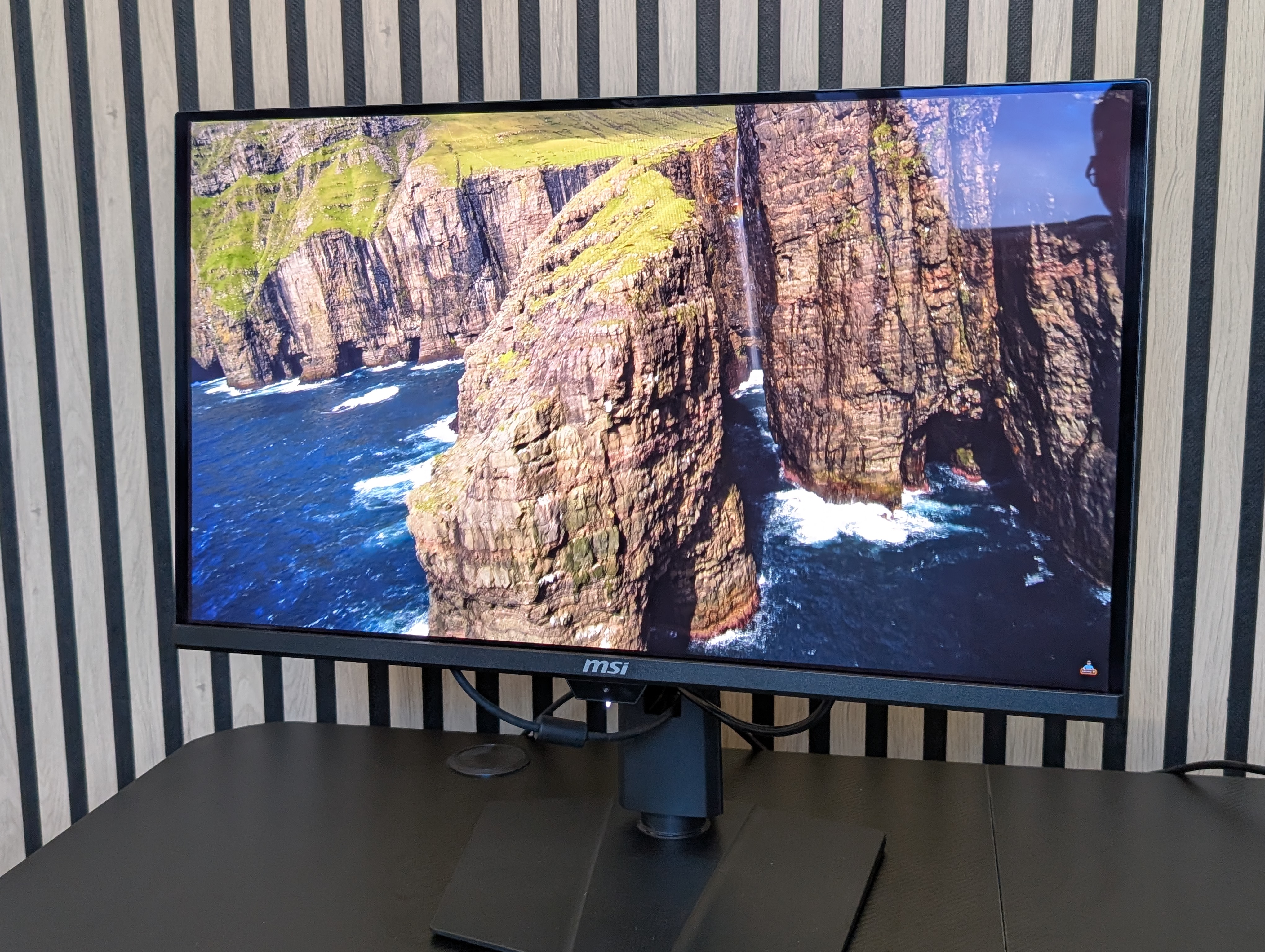 Geeknetic MSI MPG 271QR QD-OLED X50 Review 35