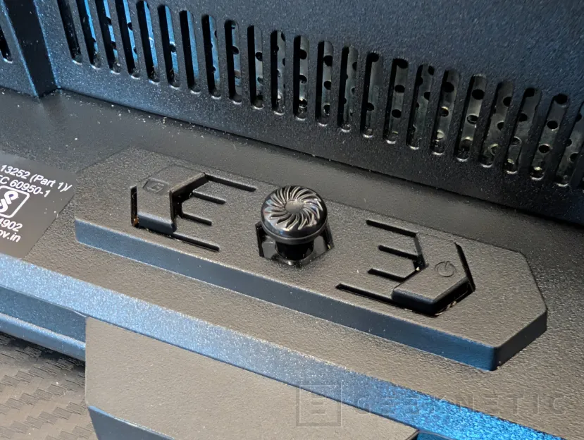 Geeknetic MSI MPG 271QR QD-OLED X50 Review 5