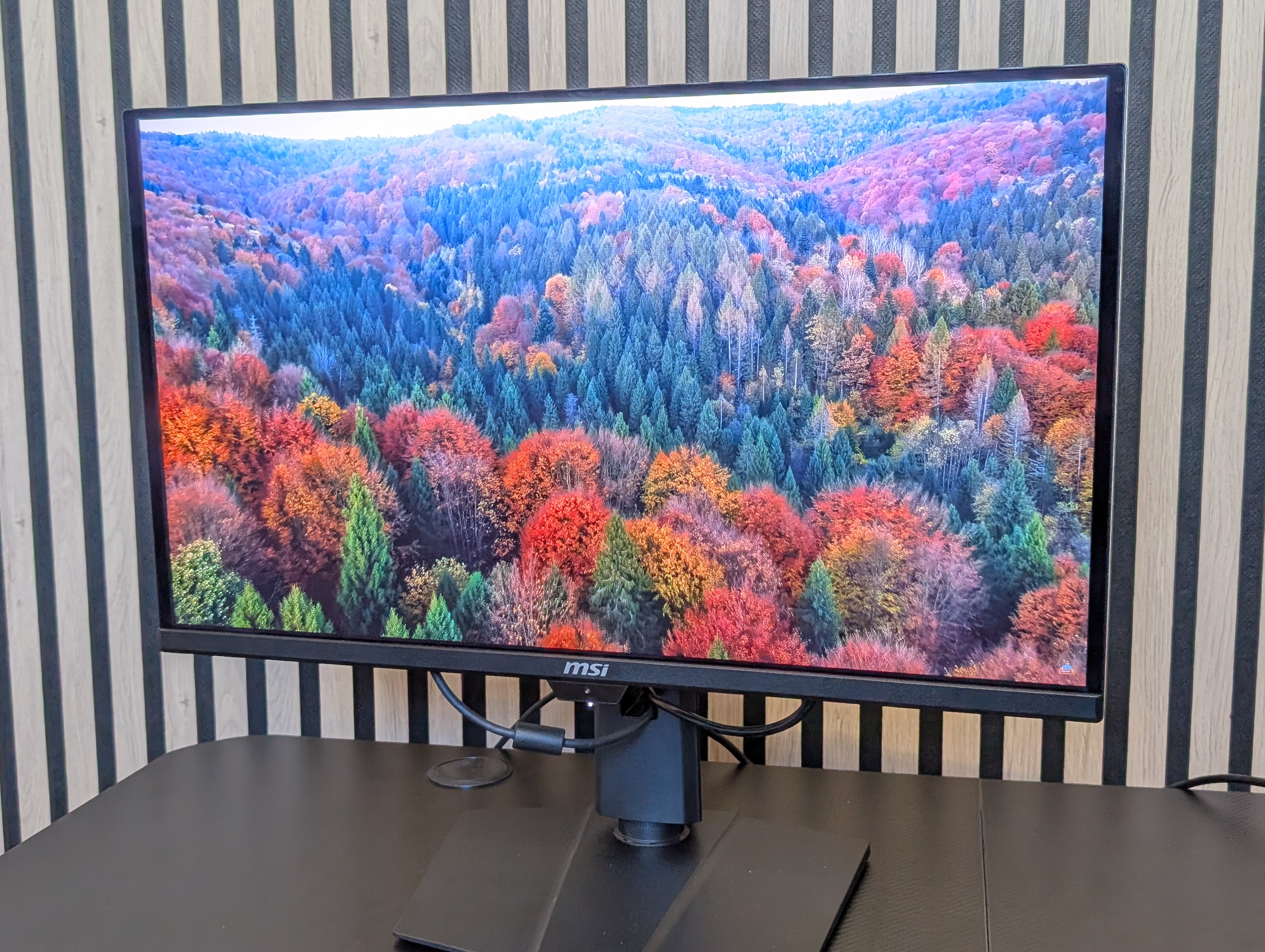 Geeknetic MSI MPG 271QR QD-OLED X50 Review 18