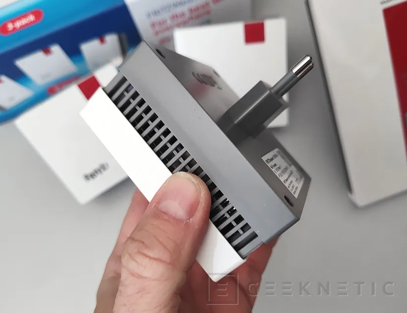 Geeknetic FRITZ!Mesh Set 1600 3x Review 8