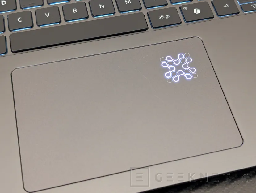 Geeknetic Acer Swift Go 16 AI SFG16-61 Review 9