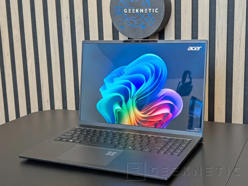 Geeknetic Acer Swift Go 16 AI SFG16-61 Review 1