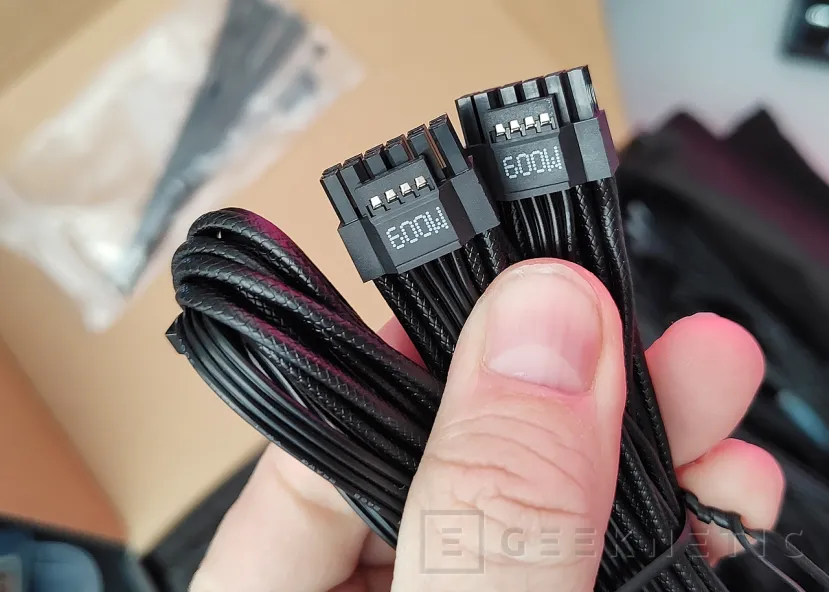 Geeknetic LC-POWER LC1000P2 V3.1 Platinum Pro 1000W Review 13