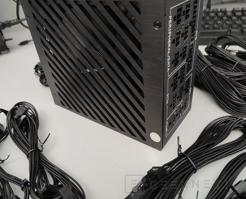 Geeknetic LC-POWER LC1000P2 V3.1 Platinum Pro 1000W Review 9