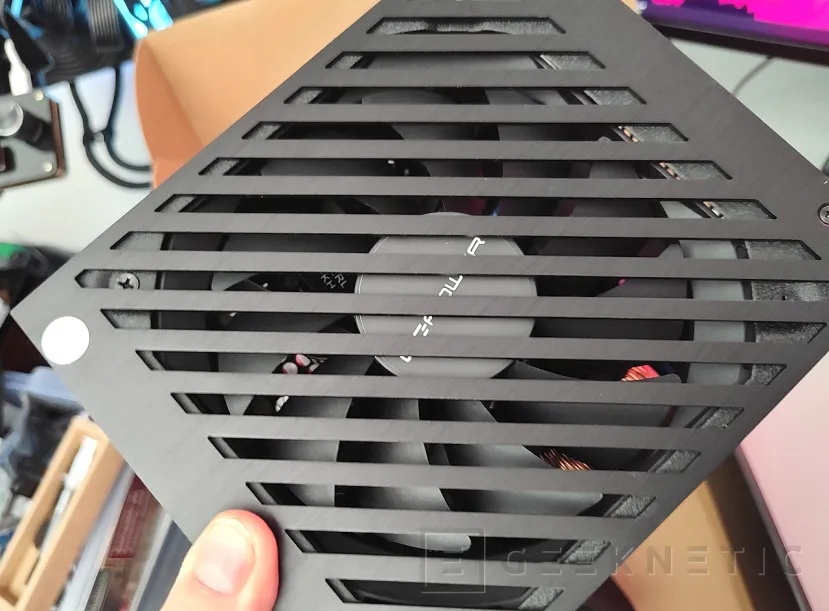 Geeknetic LC-POWER LC1000P2 V3.1 Platinum Pro 1000W Review 16