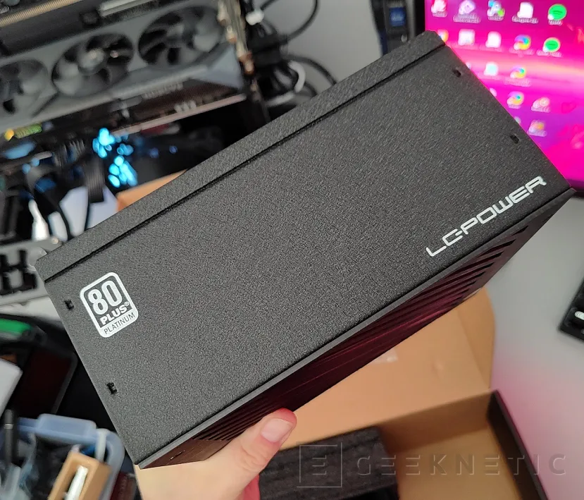 Geeknetic LC-POWER LC1000P2 V3.1 Platinum Pro 1000W Review 5