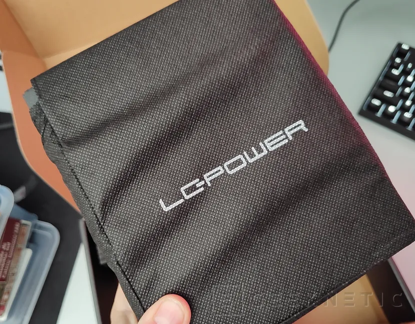 Geeknetic LC-POWER LC1000P2 V3.1 Platinum Pro 1000W Review 2