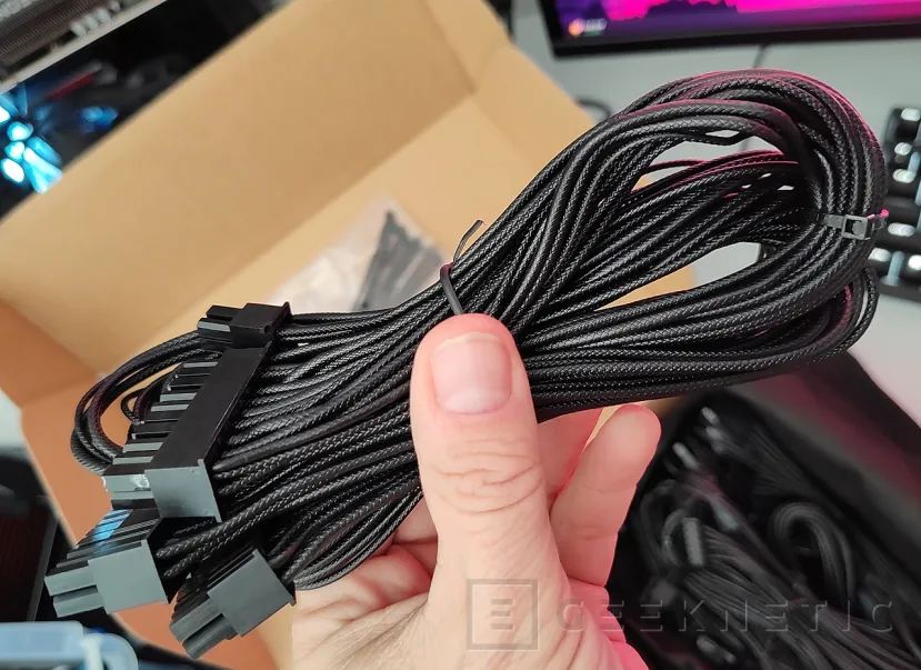 Geeknetic LC-POWER LC1000P2 V3.1 Platinum Pro 1000W Review 11