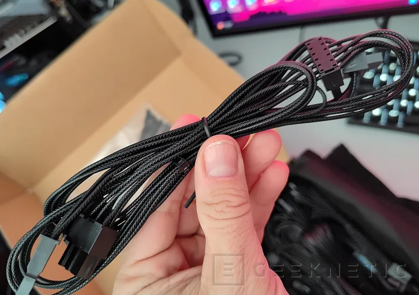 Geeknetic LC-POWER LC1000P2 V3.1 Platinum Pro 1000W Review 12