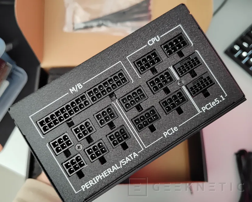 Geeknetic LC-POWER LC1000P2 V3.1 Platinum Pro 1000W Review 8