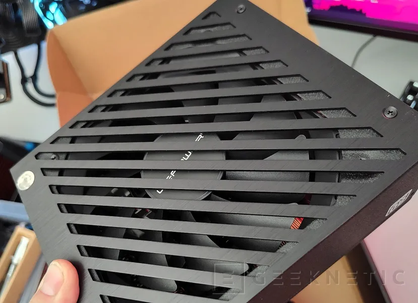 Geeknetic LC-POWER LC1000P2 V3.1 Platinum Pro 1000W Review 17