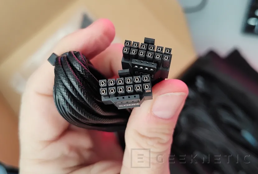 Geeknetic LC-POWER LC1000P2 V3.1 Platinum Pro 1000W Review 14