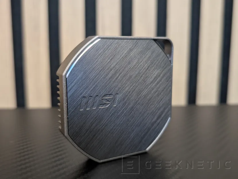 Geeknetic MSI DATAMAG 40Gbps 2 TB Review 1