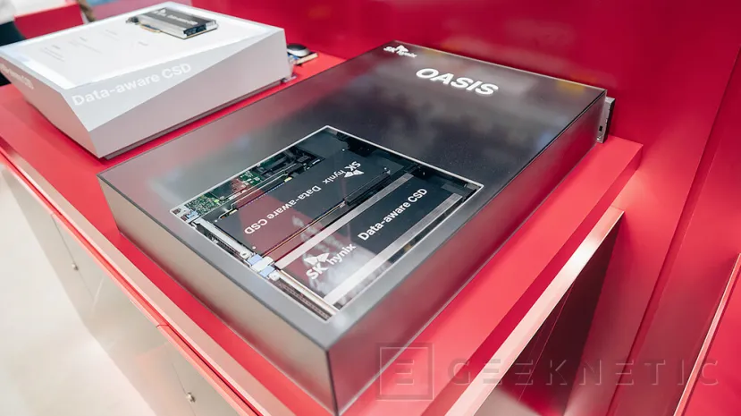 Geeknetic SK hynix lleva HBM4, DDR5 CXL y almacenamiento OASIS a Supercomputing 2025 para impulsar la memoria de la IA y la HPC 5