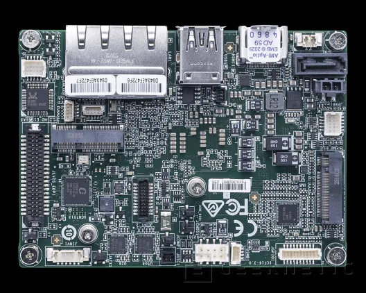 Geeknetic La placa MSI IPC MS-CF16 V3.0 Pico-ITX viene con CPU Intel, 16 GB de RAM y doble RJ45 2