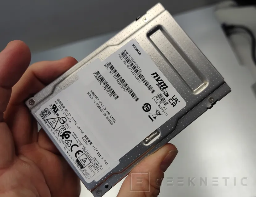 Geeknetic KIOXIA CD8P-V 6.4TB PCIe 5 Review 4