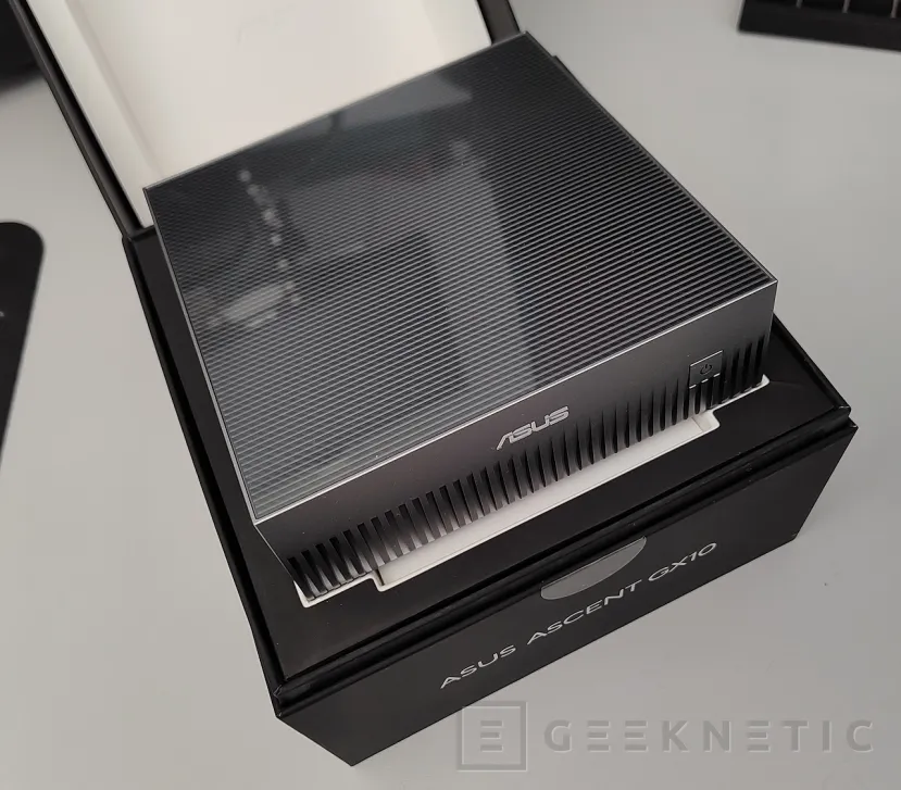 Geeknetic ASUS Ascent GX10 Review 2
