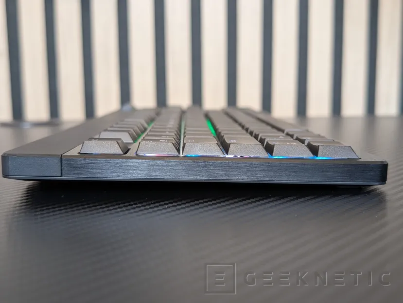 Geeknetic Razer BlackWidow V4 Low-Profile TKL HyperSpeed Review 3