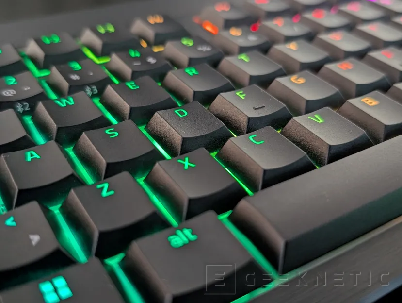 Geeknetic Razer BlackWidow V4 Low-Profile TKL HyperSpeed Review 7