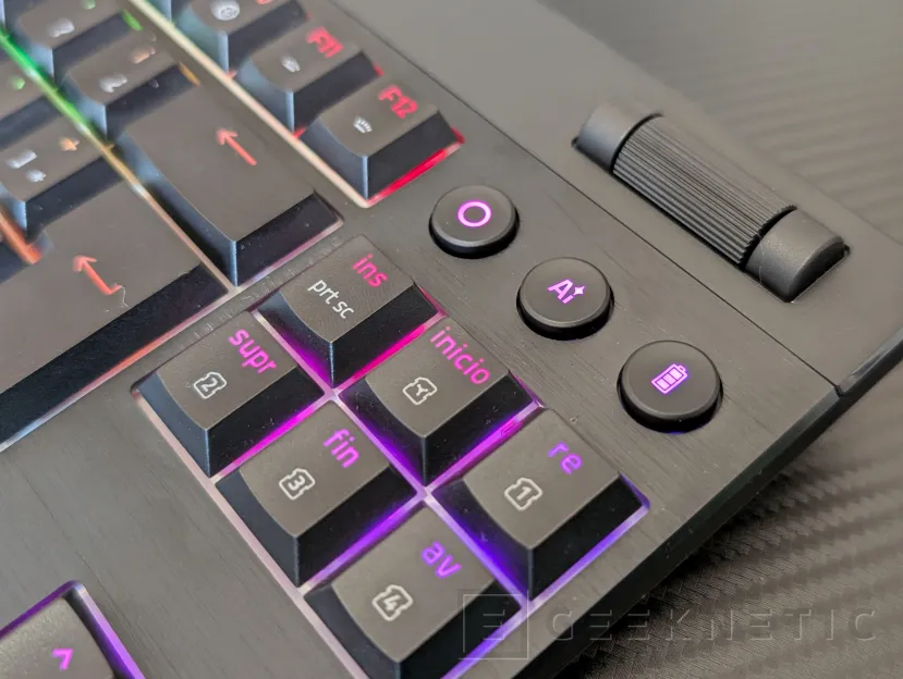 Geeknetic Razer BlackWidow V4 Low-Profile TKL HyperSpeed Review 4