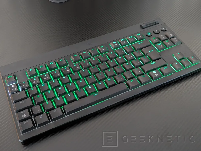 Geeknetic Razer BlackWidow V4 Low-Profile TKL HyperSpeed Review 2