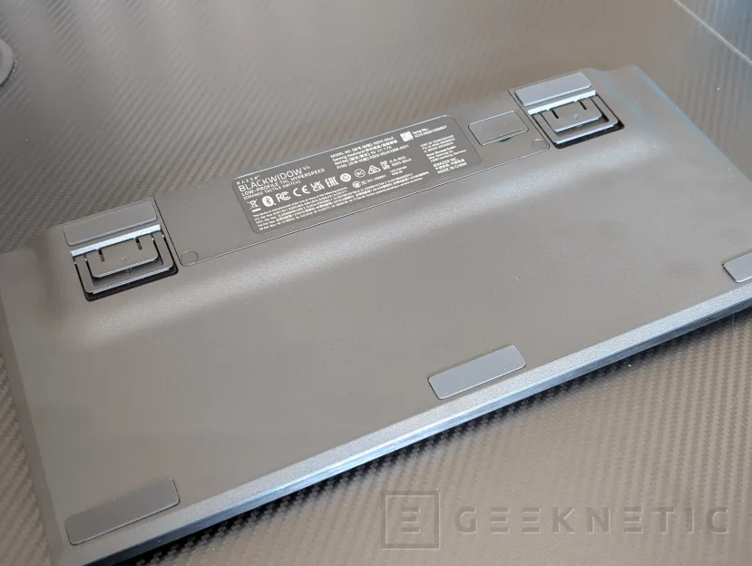 Geeknetic Razer BlackWidow V4 Low-Profile TKL HyperSpeed Review 8