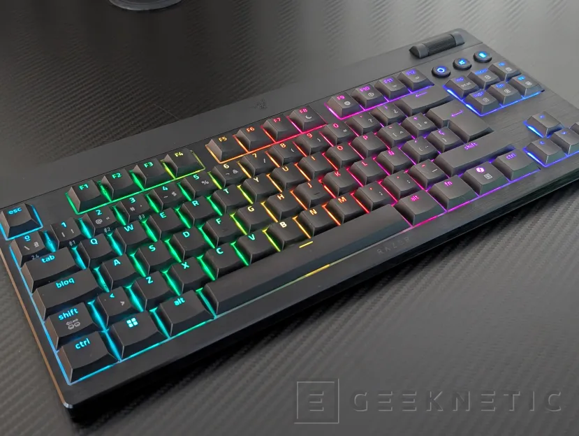 Geeknetic Razer BlackWidow V4 Low-Profile TKL HyperSpeed Review 1