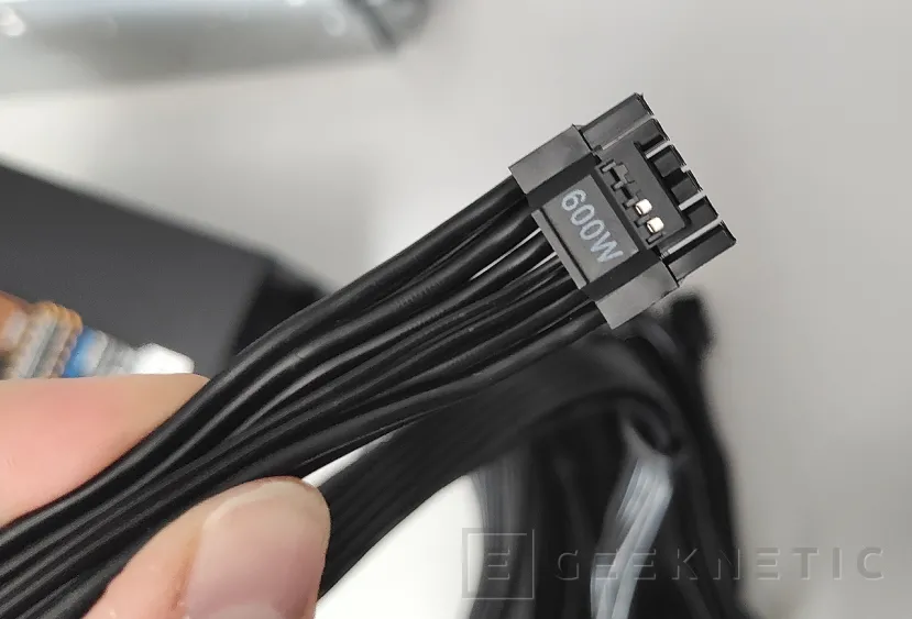 Geeknetic ENDORFY Vero L6 750W Review 10