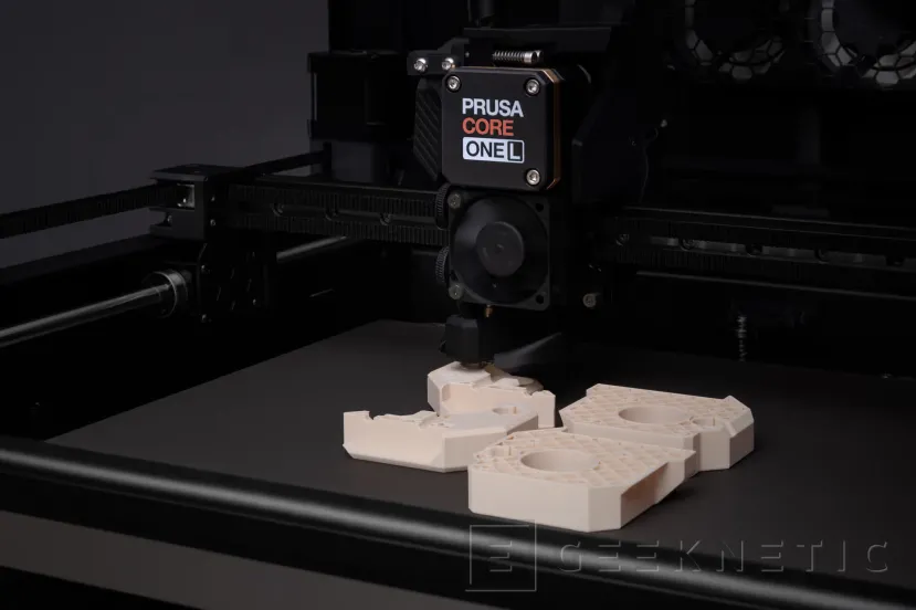 Geeknetic Noctua y Prusa presentan filamento PLA con los icónicos y característicos colores Beige y Marrón 3