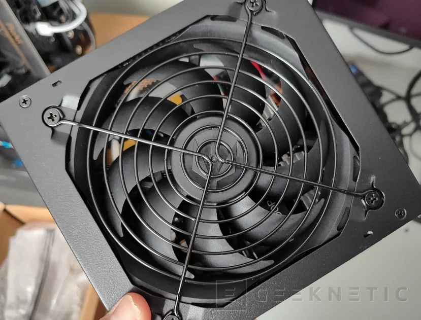 Geeknetic ENDORFY Vero L6 750W Review 11