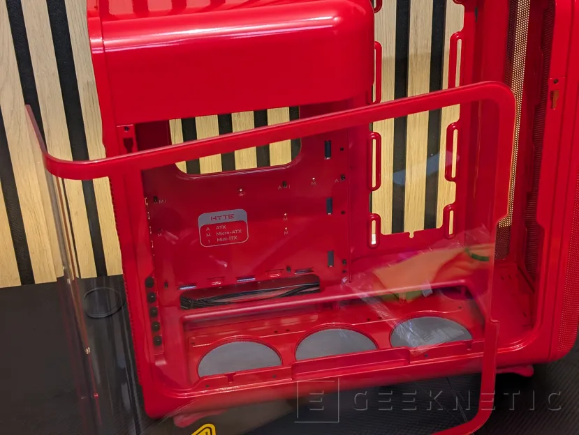 Geeknetic HYTE X50 Review 5