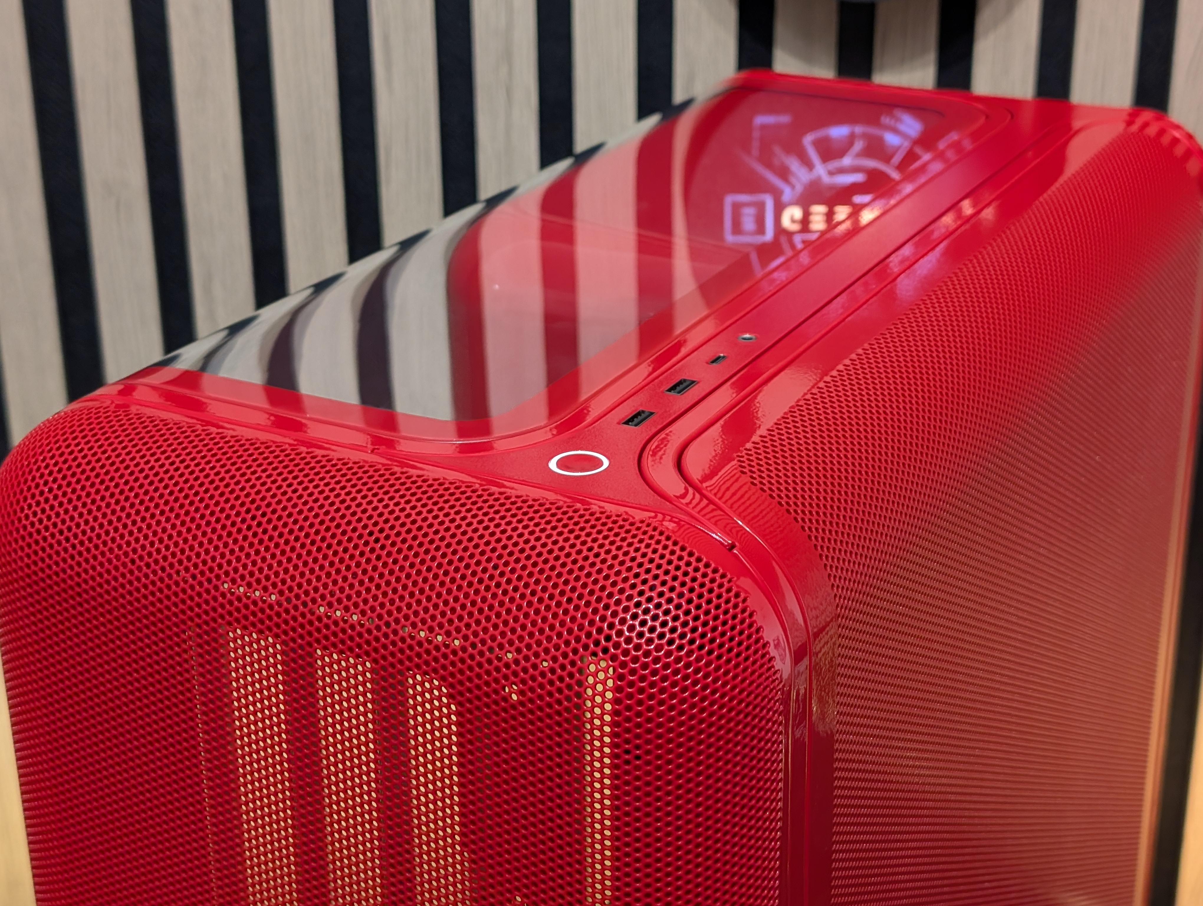 Geeknetic HYTE X50 Review 3