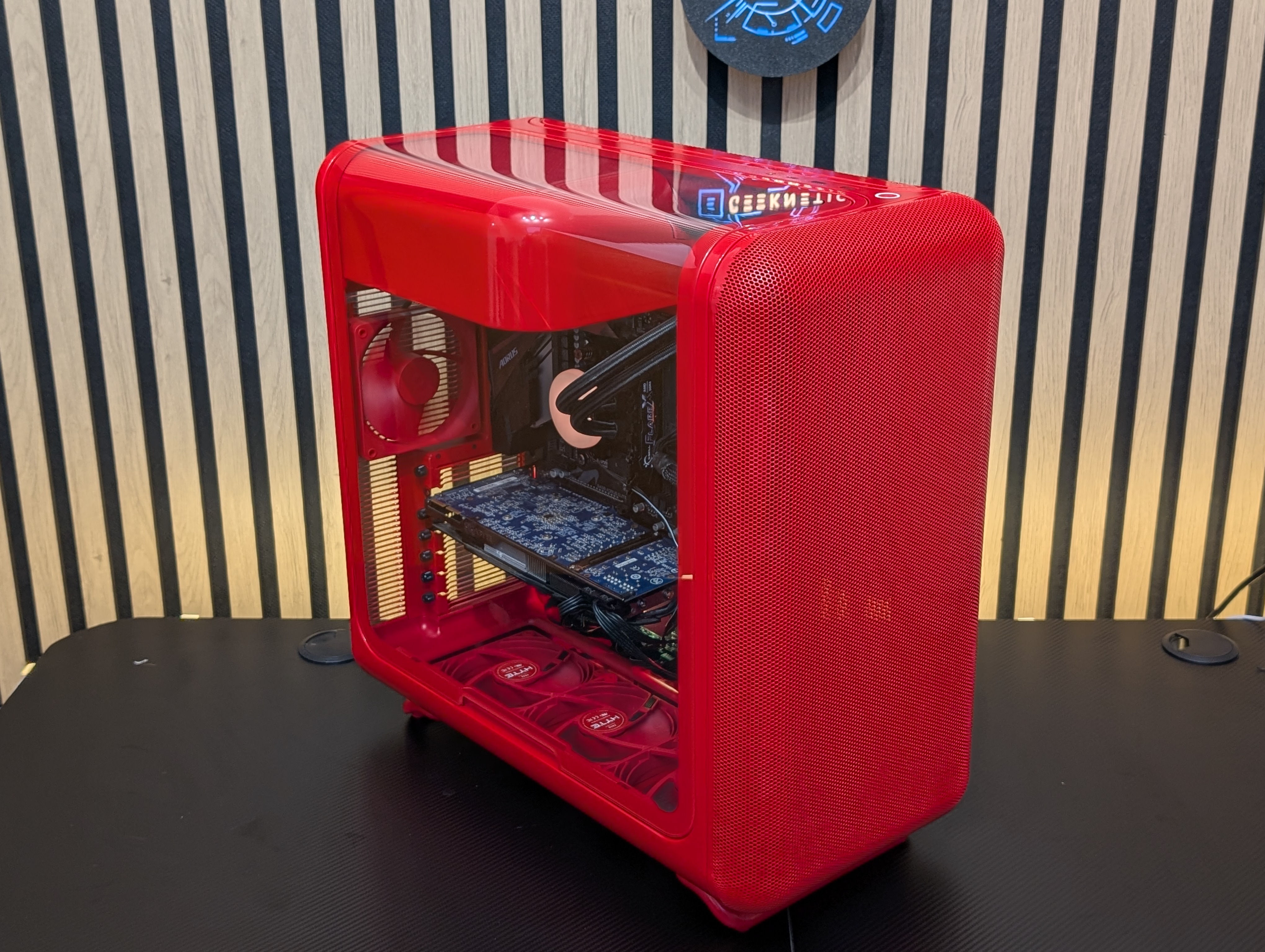 Geeknetic HYTE X50 Review 27